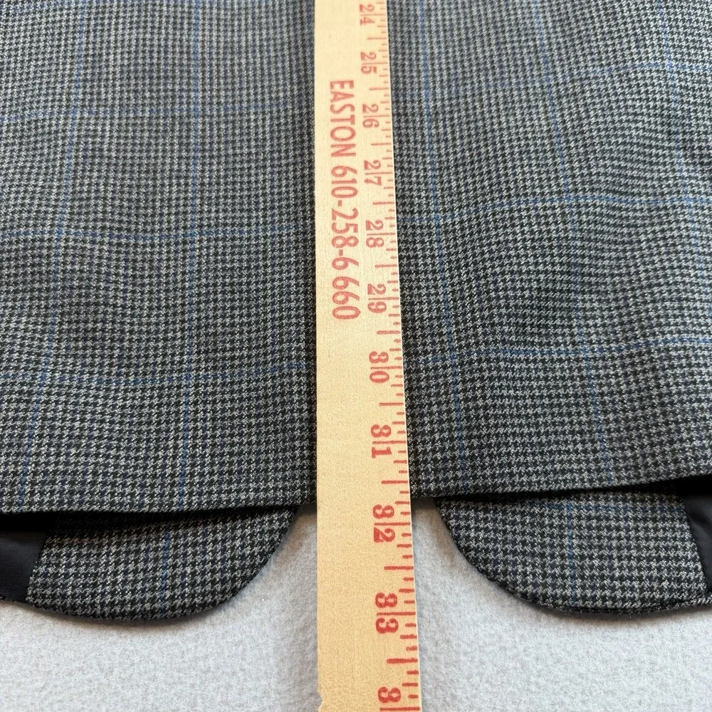 Jos A Bank Traveler's Collection 43L Sport Coat Gray Blue Windowpane Wool Blazer
